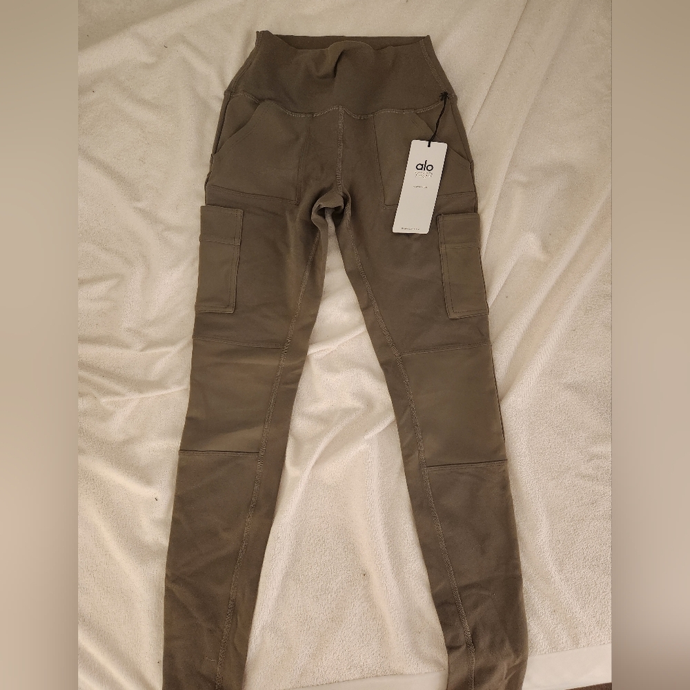 ALO Yoga NWT Cargo Legginga